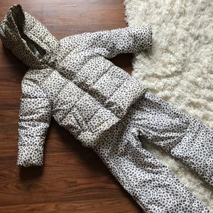 Girls size 5T snowsuit. Coat with snow pants